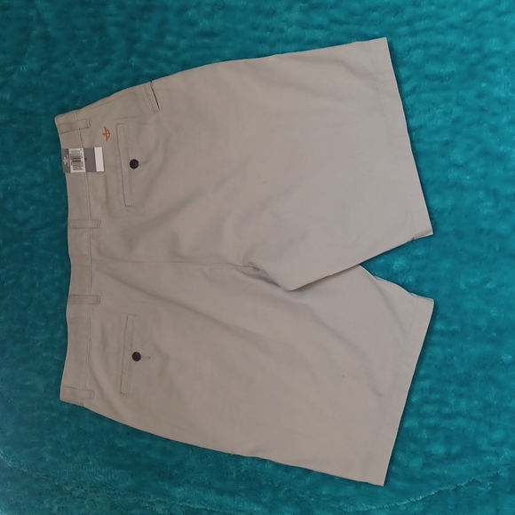 Mens Dockers light tan khaki shorts new with tags - Picture 2 of 6